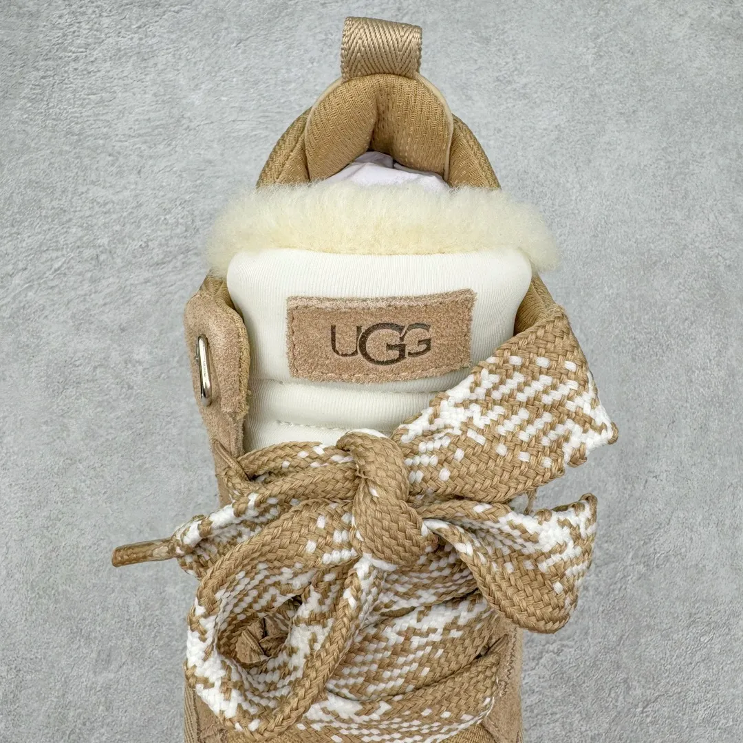 Pick up locally 💰640 UGG 4032 Meyer autumn and winter sheepskin and fur integrated snow boots. All shoes are made from the same factory as ZP. Longfeng A-grade Australian imported sheepskin and fur integrated men's and women's boots. Brand OEM production line. Fully follows the ZP process. OEM original pattern maker. Adhering to the principle of no original shoes and no development selection. Pay attention to every detail. The most authentic version on the market TREADLITE "Light Wing" technology outsole Lightweight/durable/flexible/pile size: 35 36 37 38 39 40 41 42 43 44 45 Coding: by3936030